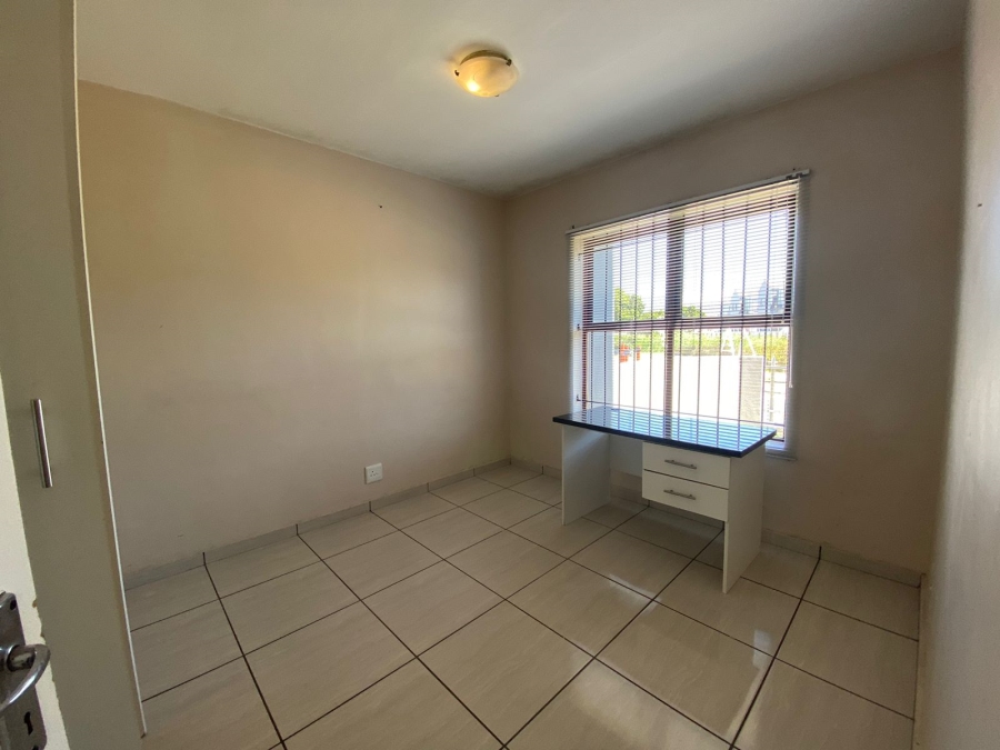 To Let 2 Bedroom Property for Rent in Parklands Western Cape